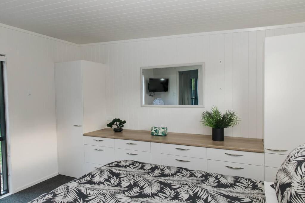 Bombay Hills Modern Retreat Lägenhet Auckland Exteriör bild